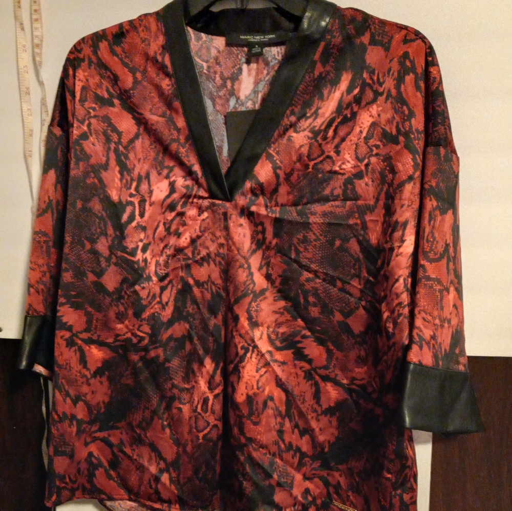 Andrew Marc New York Satin Abstract Snake Print Lagenlook Top Punk Grunge Chic